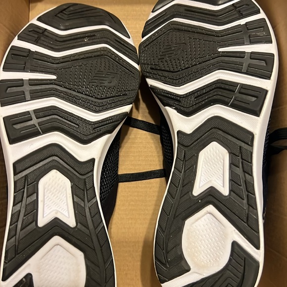 Black New Balance Tennis Shoes. - Picture 7 of 7